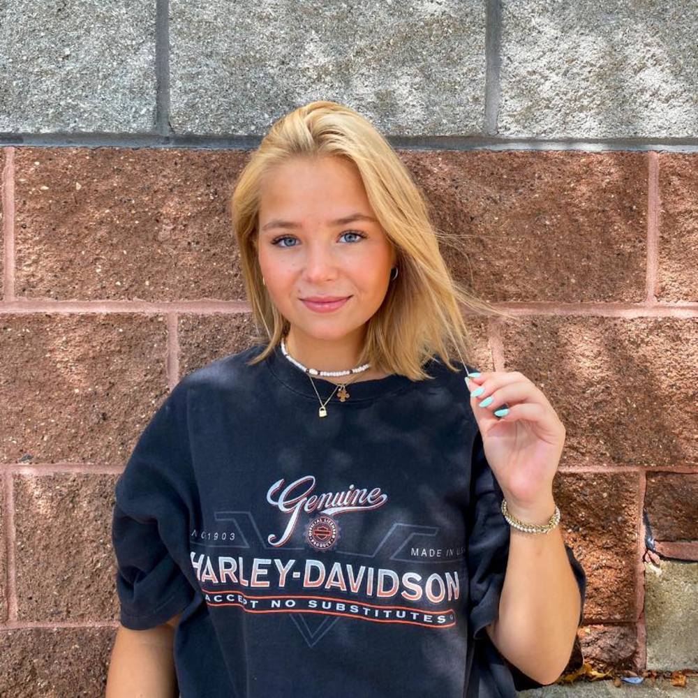 Meet your Posher, Johanne m.